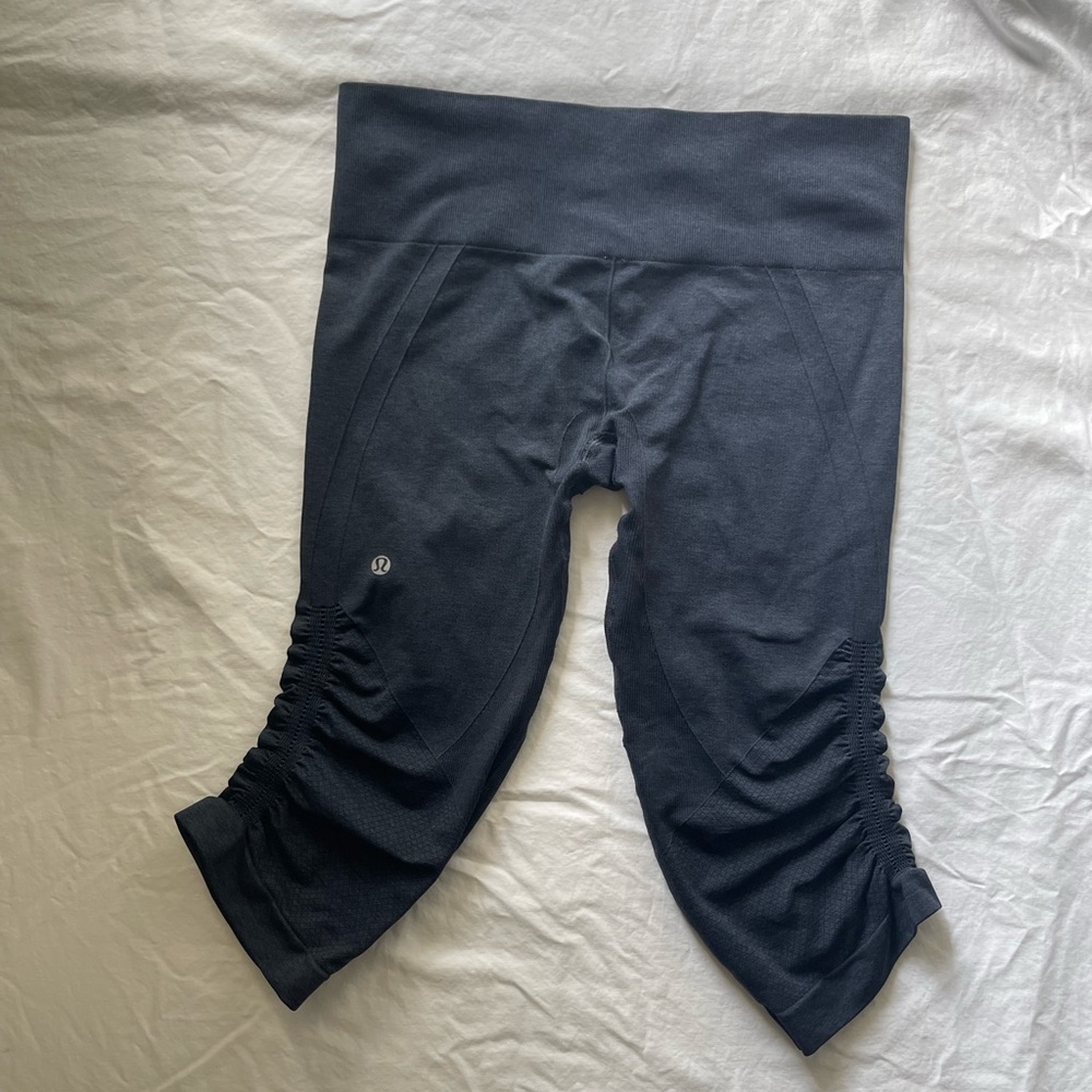 lululemon ebb and flow cropped leggings- size 8
